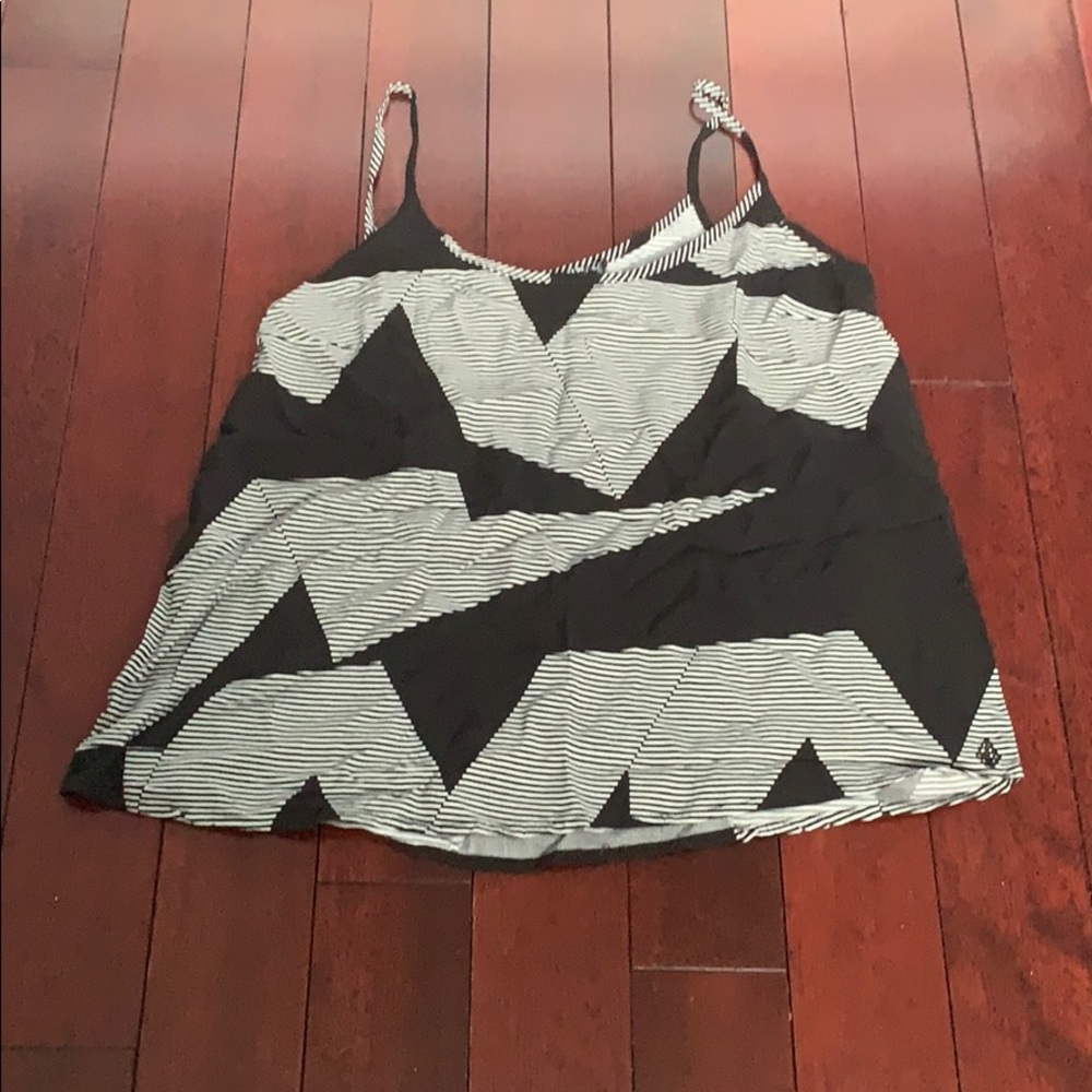 Volcom black and white tank top (size s)